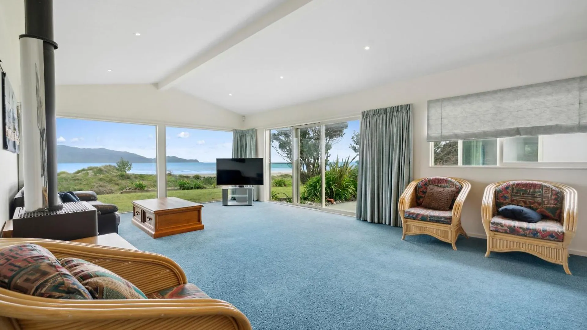 Hornbill Nest - Waikanae Beach Holiday Home New Zealand