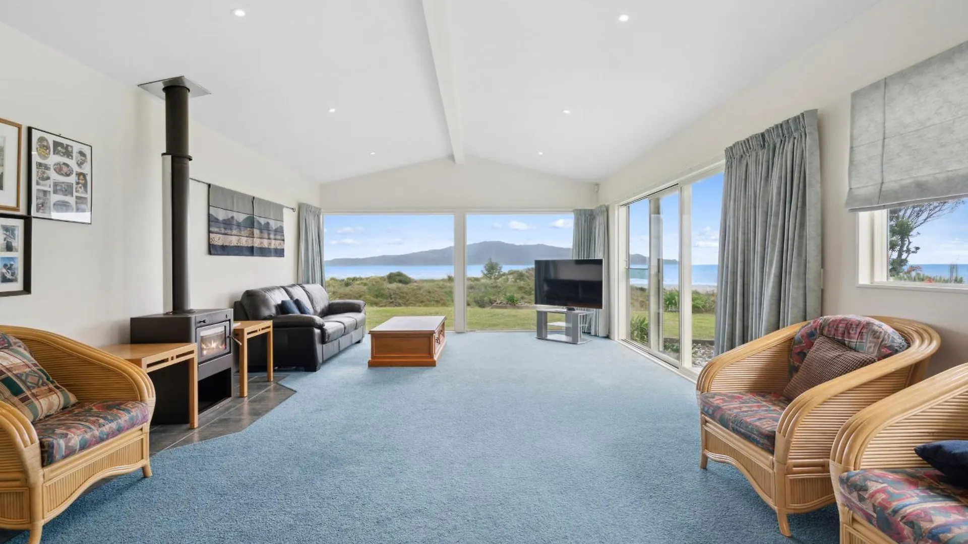 Hornbill Nest - Waikanae Beach Holiday Home 0*,