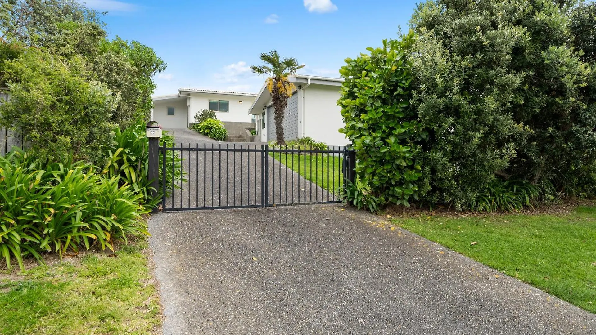 Hornbill Nest - Waikanae Beach Holiday Home New Zealand