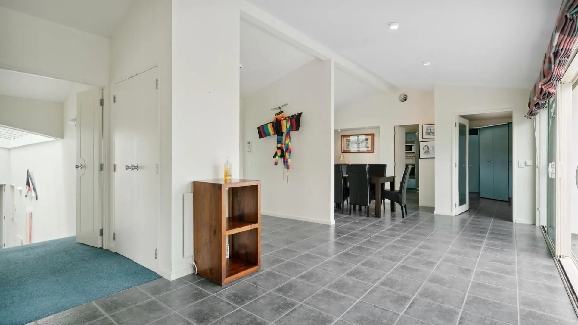 Hornbill Nest - Waikanae Beach Holiday Home 0*,