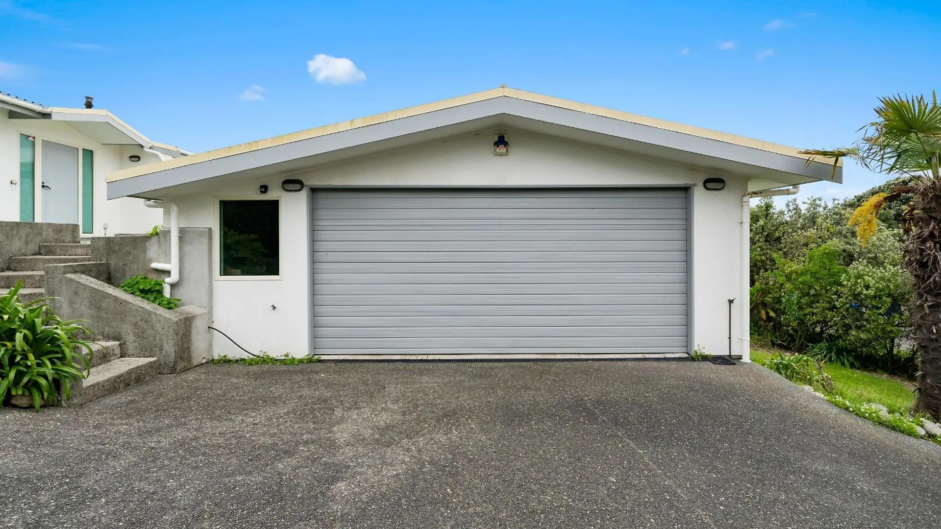Hornbill Nest - Waikanae Beach Holiday Home