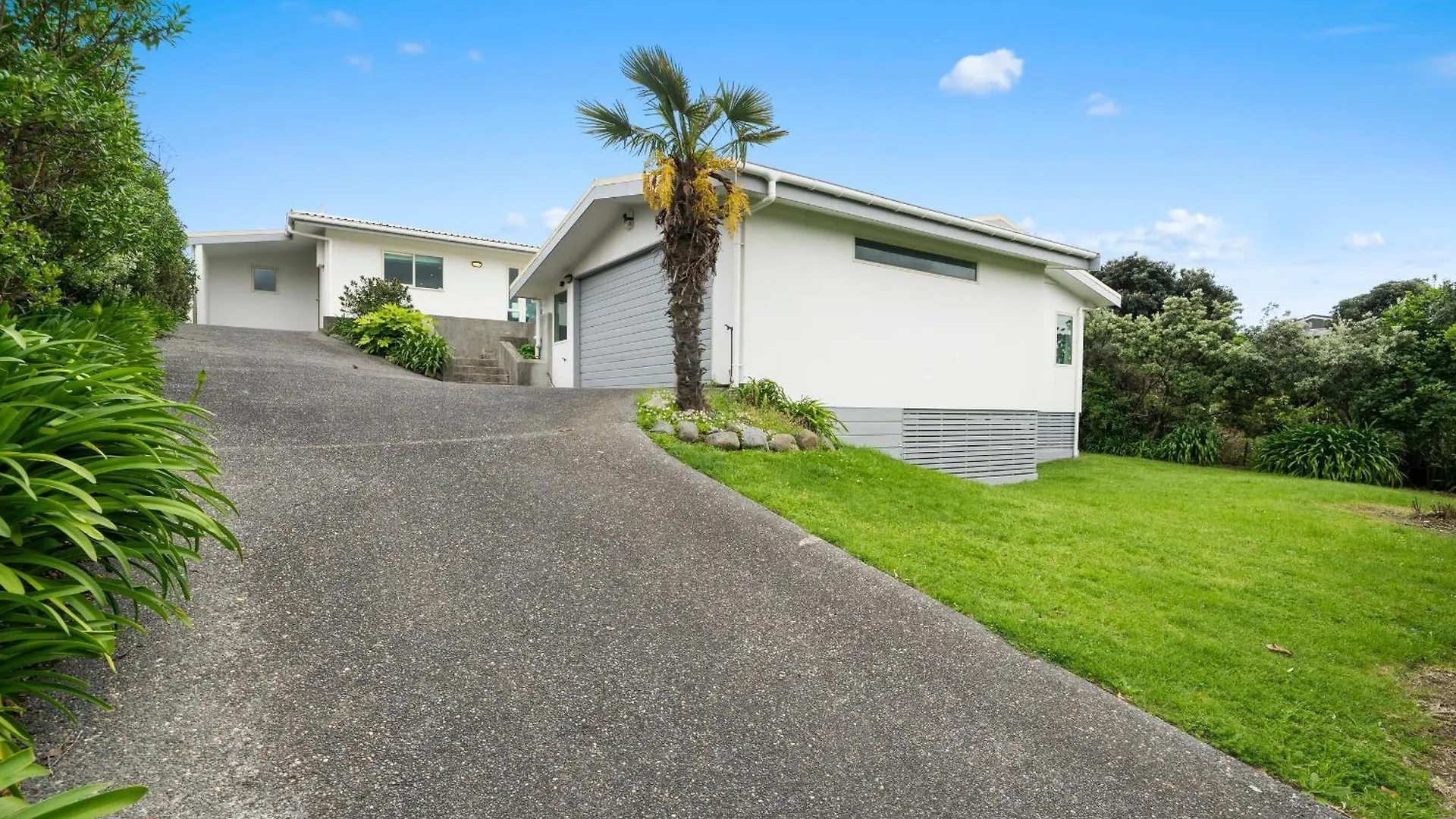 Hornbill Nest - Waikanae Beach Holiday Home New Zealand